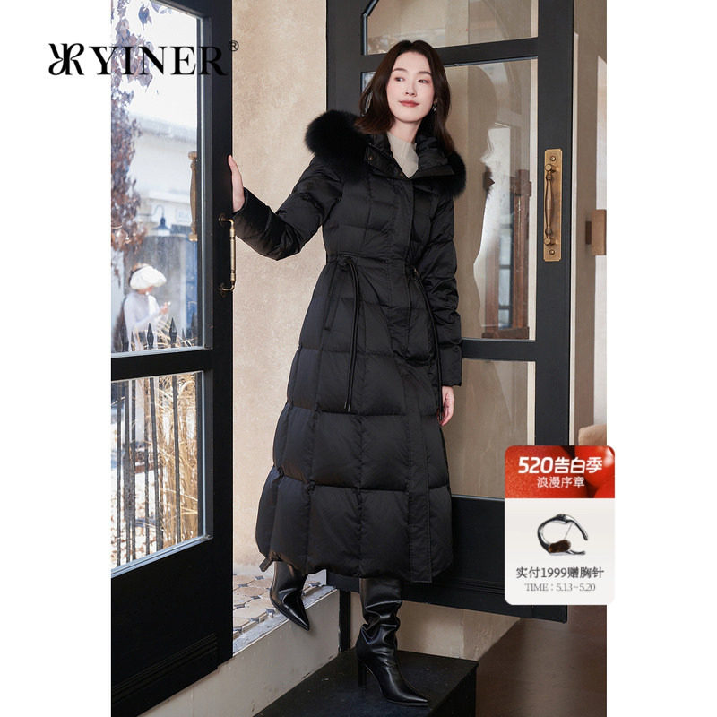 YINER音儿女装冬季长款过膝高克重保暖狐狸毛领连帽白鹅绒羽绒服