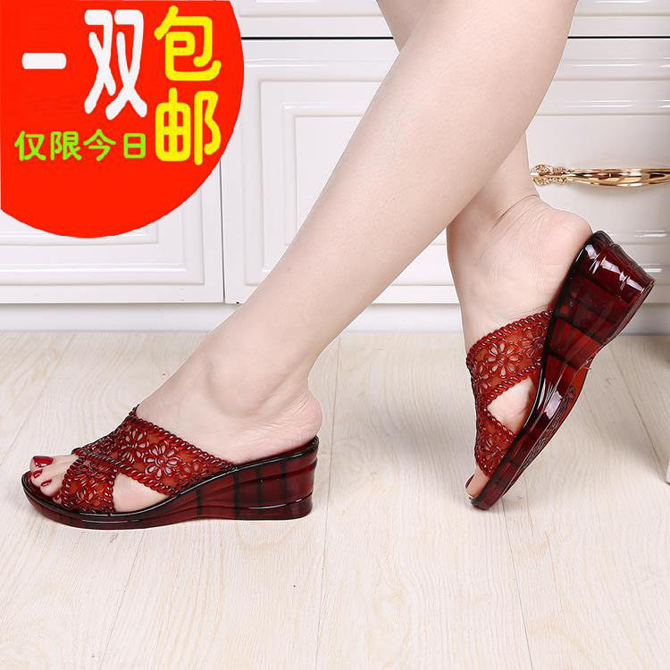 2026夏季新款透明水晶果冻凉拖鞋韩版中跟坡跟妈妈鞋女士防滑凉鞋