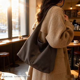 大容量复古腋下包包女款 超火单肩手提大包磨砂休闲百搭通勤托特包