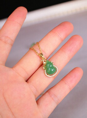 2025新款时尚简约绿色小葫芦吊坠钛钢项链锁骨链配饰短款吊坠项链