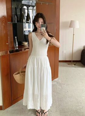 凯羽尚夏 法式V领夏日白色拼接设计小清新刺绣背心连衣裙