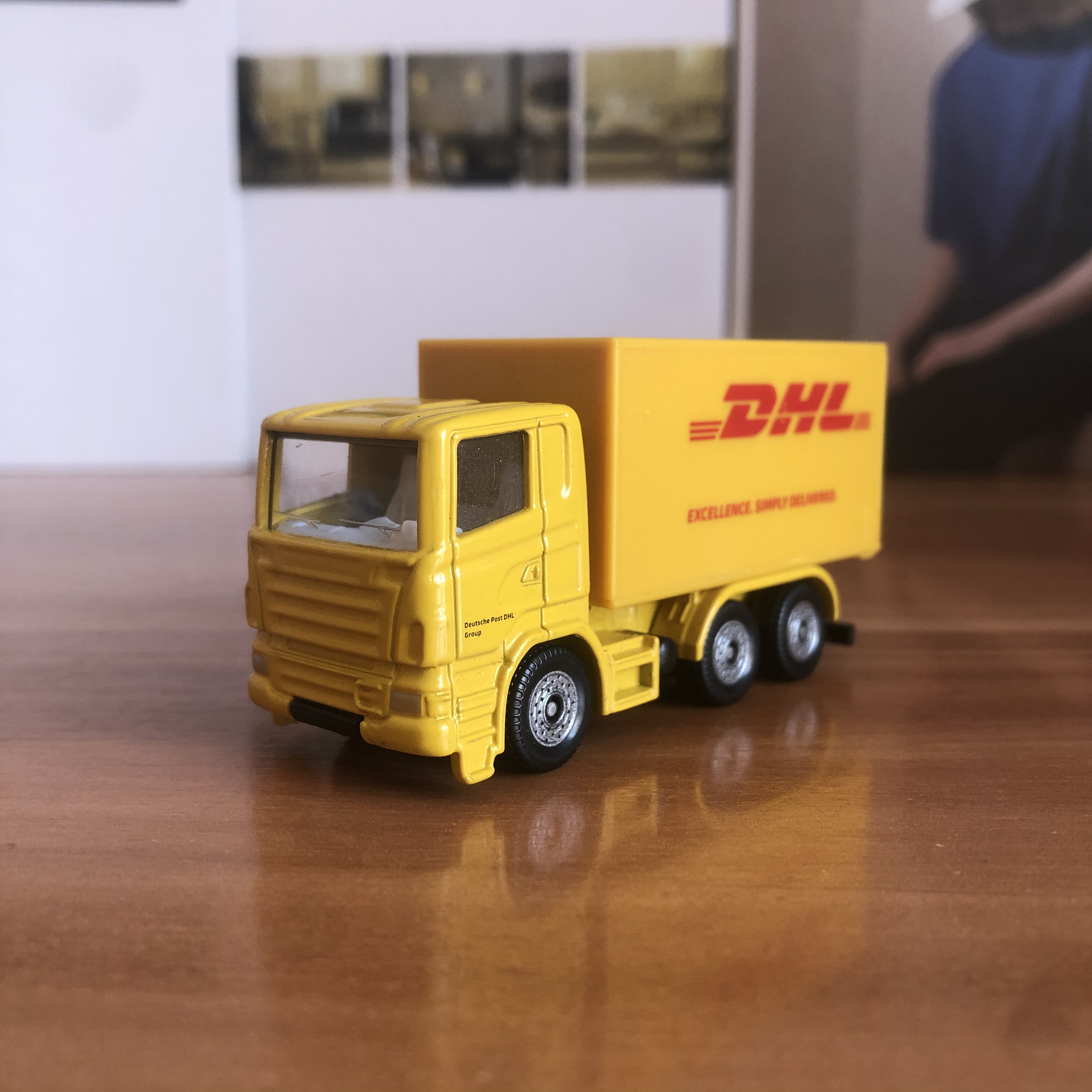 正版德国SIKU仕高曼恩DHL快递车口袋合金车模型玩具工程车无甲醛