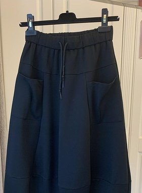 KARA批发丨欧货 设计感小众松紧腰休闲减龄双口袋黑色显瘦半身裙