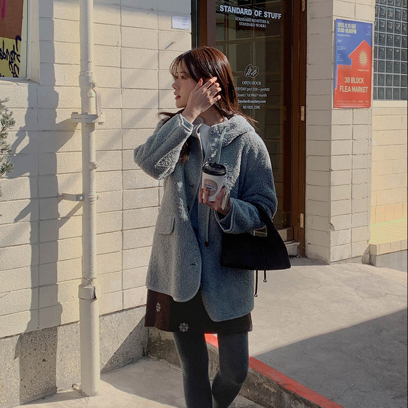 韩国代购大码女装2025靓丽冬装新款连帽系扣抽绳羊羔绒保暖外套特