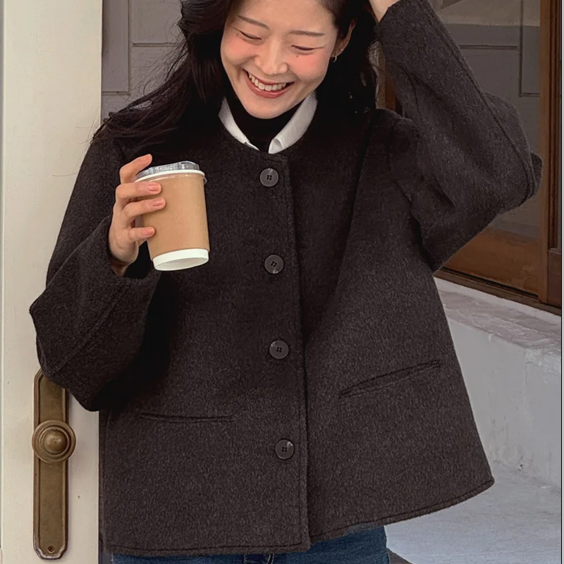 韩国代购大码女装2025靓丽冬装新款圆领系扣宽松时尚毛呢短款外套