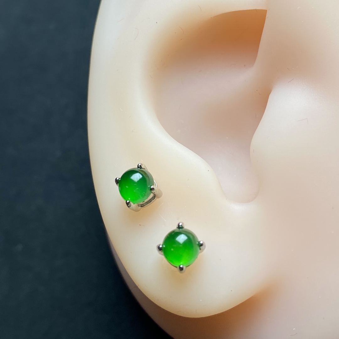 天然A货翡翠- 925银镶满色冰阳绿蛋面素款四爪棒棒糖耳钉百搭礼物