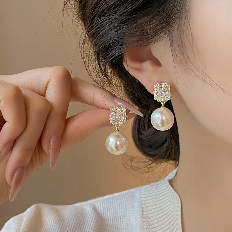 S925银针轻奢小众精致锆石耳钉女网红同款高级设计感珍珠耳环耳饰