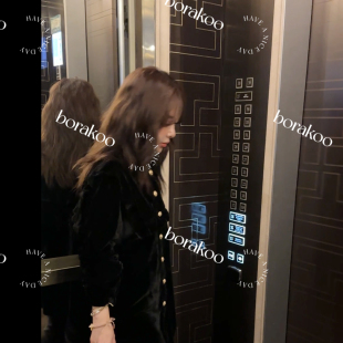 黑色丝绒拼接直筒九分皮裤 BORAKOO