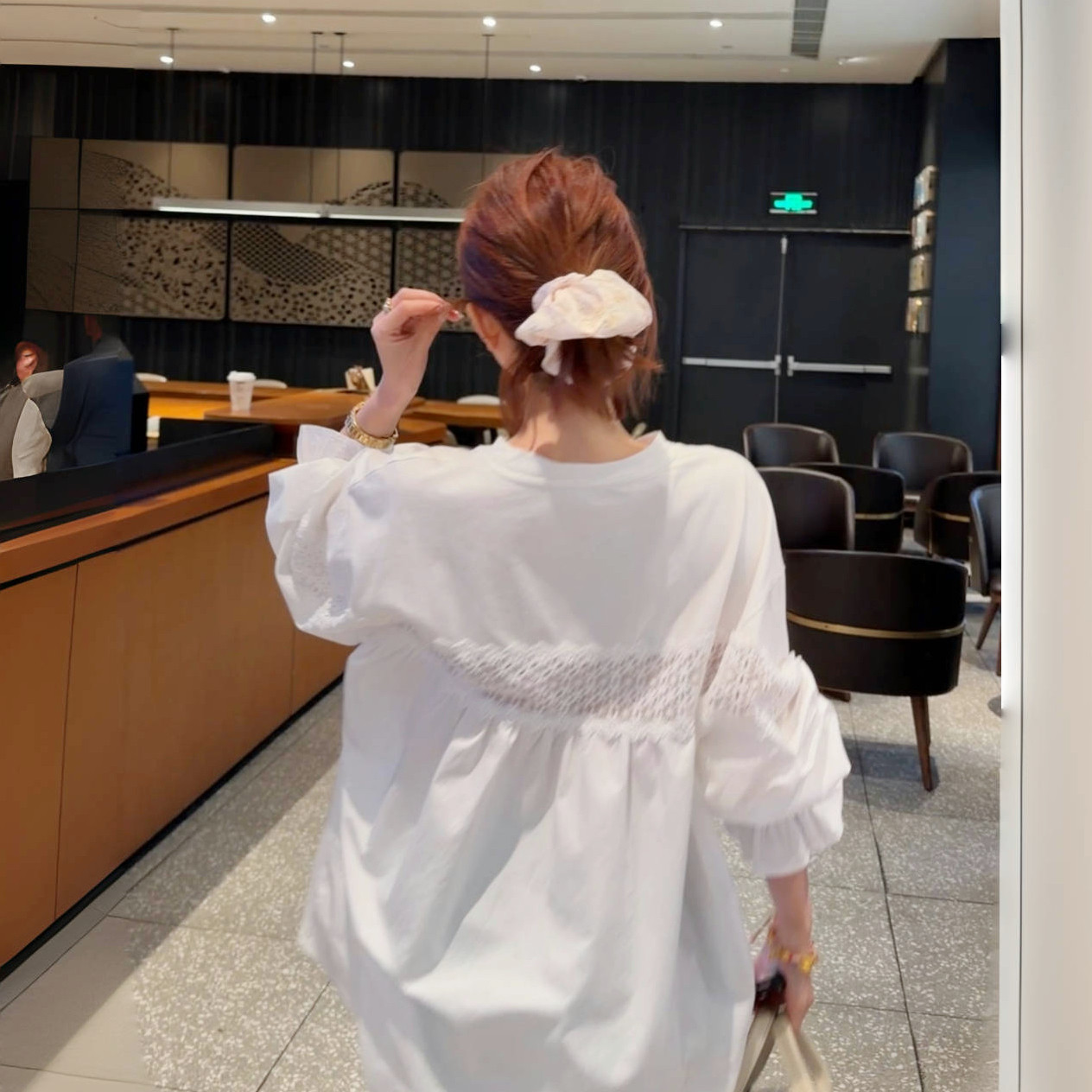 【BORAKOO】喇叭袖蕾丝拼接圆领T恤