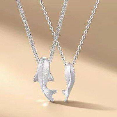 鲸鱼情侣项链纪念链一对礼物吊坠锦鲤小众上岸生日锁骨男女设计感
