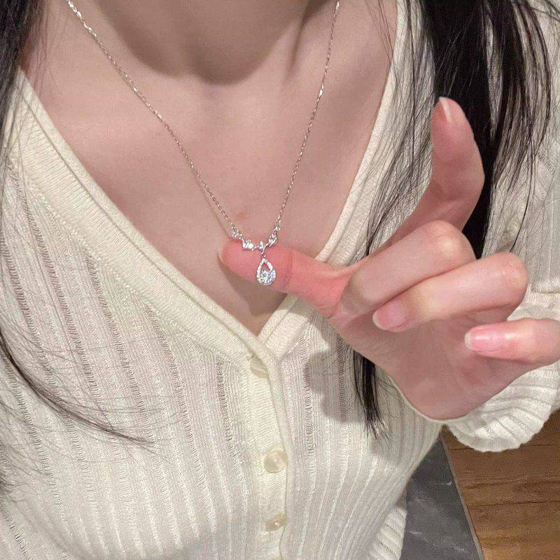 流苏链小众锁骨跨境掉色水滴新款不钢锆石钛高级感轻奢女项链精致