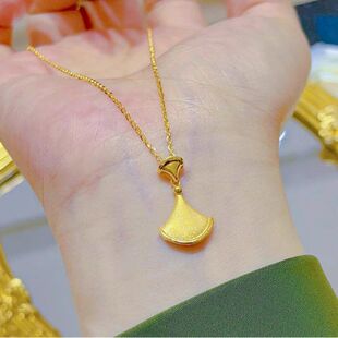 小女裙摆小同款链锁骨扇形吊坠金光小红书黄金拉丝香风色裙子项链