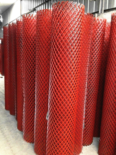 红漆钢板网菱形铁丝拉伸扩张网片果园养殖分隔阳台围栏网防护围栏