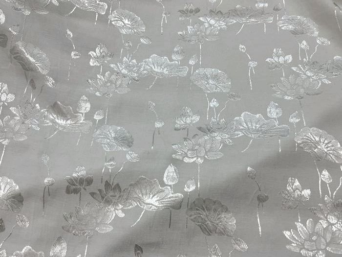 全棉缎面料 春夏高品质 纯白色底本色亮光泽荷叶花瓣提花纯棉布料