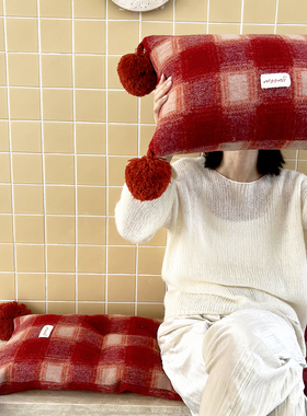 福笙原创超大毛球红格抱枕靠垫民宿新年新家红色靠枕腰枕闺蜜礼物