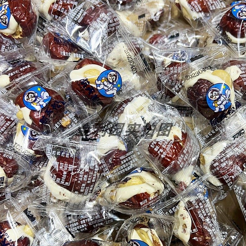 航天松鼠腰果泡芙枣新疆红枣夹腰果仁即食枣代餐食品夹心枣巴旦木,零食/坚果/特产,枣类制品,淘宝优惠券,粉丝福利购,淘宝优惠卷