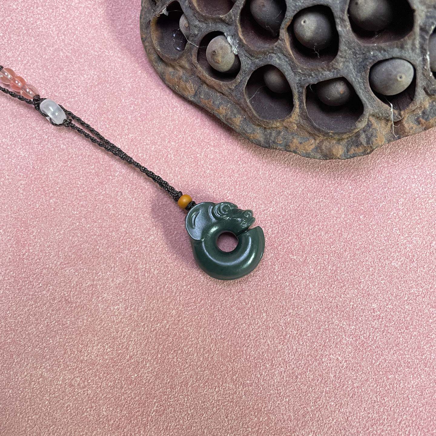 【海堂】天然正品新疆和田玉黑青玉 红山文化c形龙 玉猪龙 小吊坠