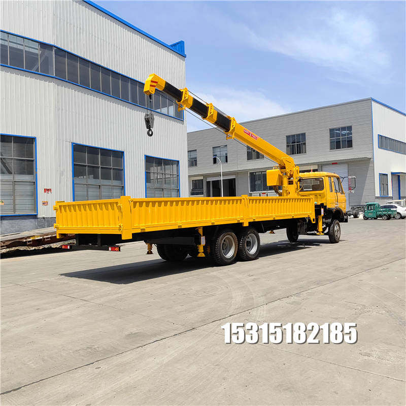 厂家供应六驱运输车随车吊农用拖拉机质量好价格便宜配豪华驾驶室