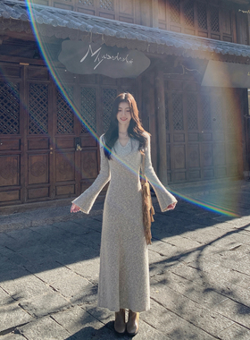MULVAN 【现货7折】高光缪斯 设计感v领针织连衣裙女喇叭袖长裙