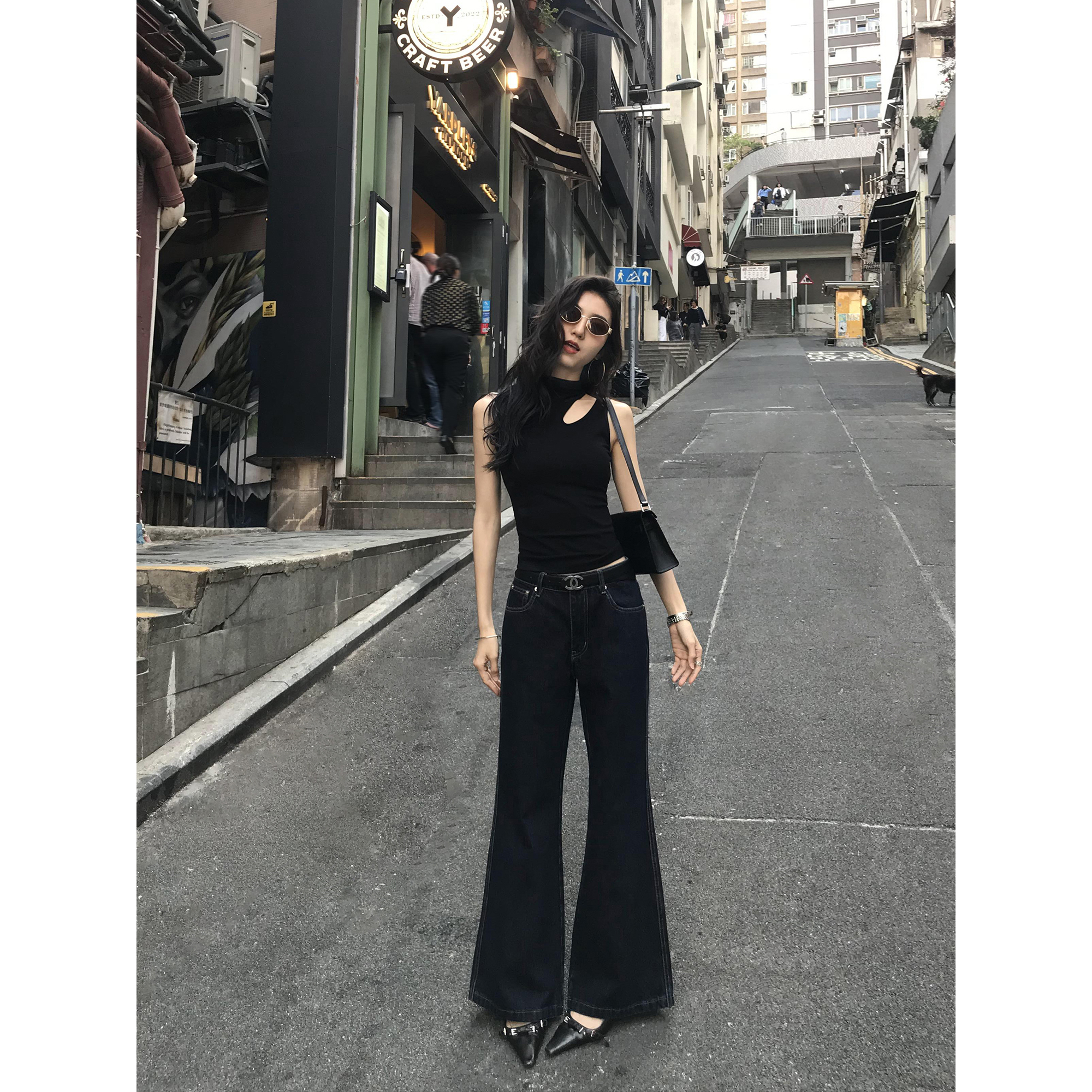 深蓝色微喇叭牛仔裤显瘦直筒裤