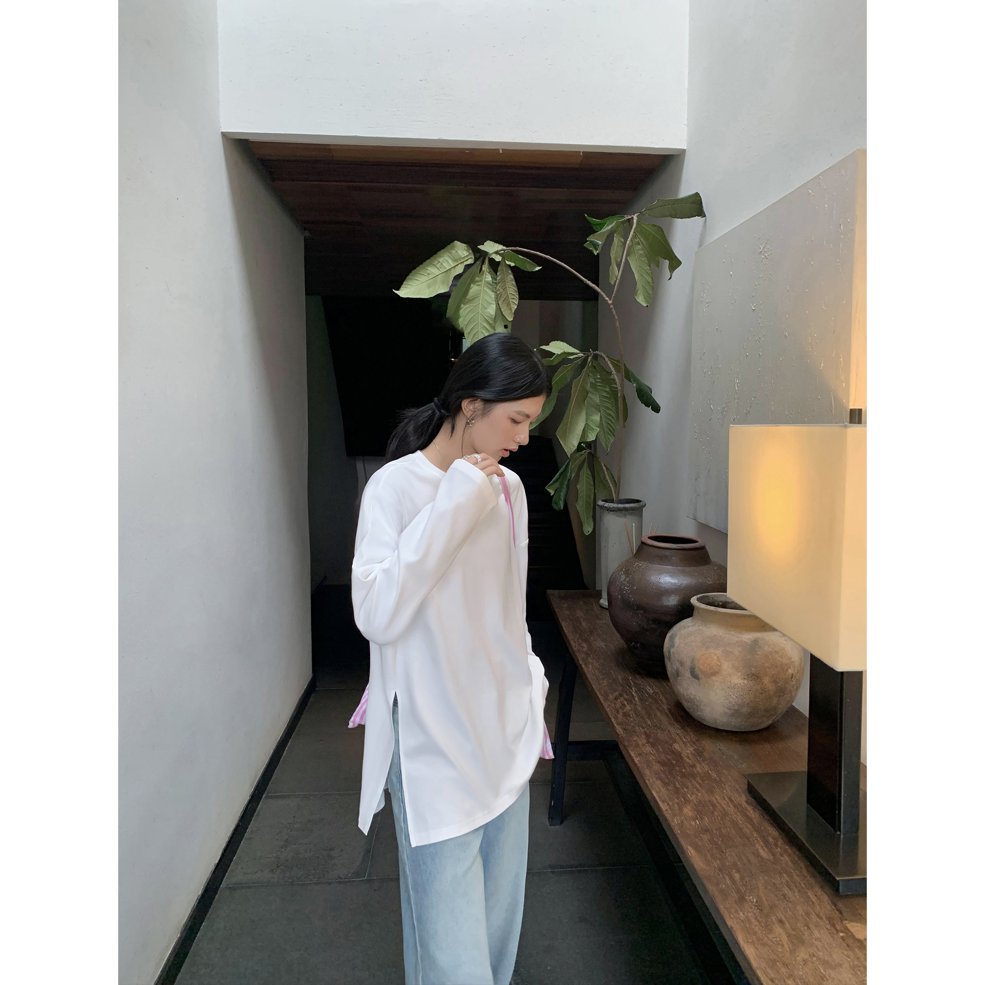 圆领宽松T恤侧边单开叉