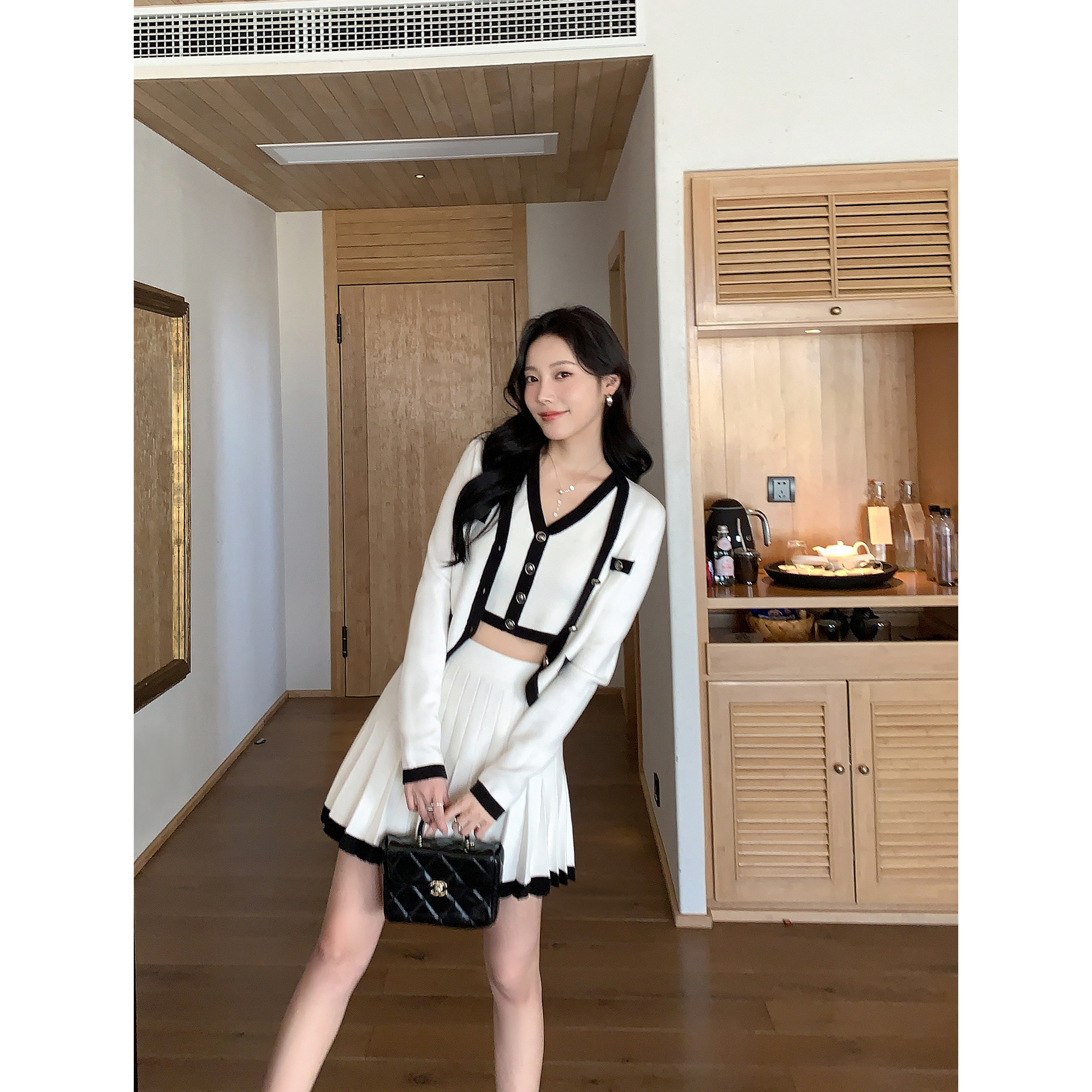 MULVAN 高级感撞色小香风针织开衫女显瘦v领背心半身裙套装