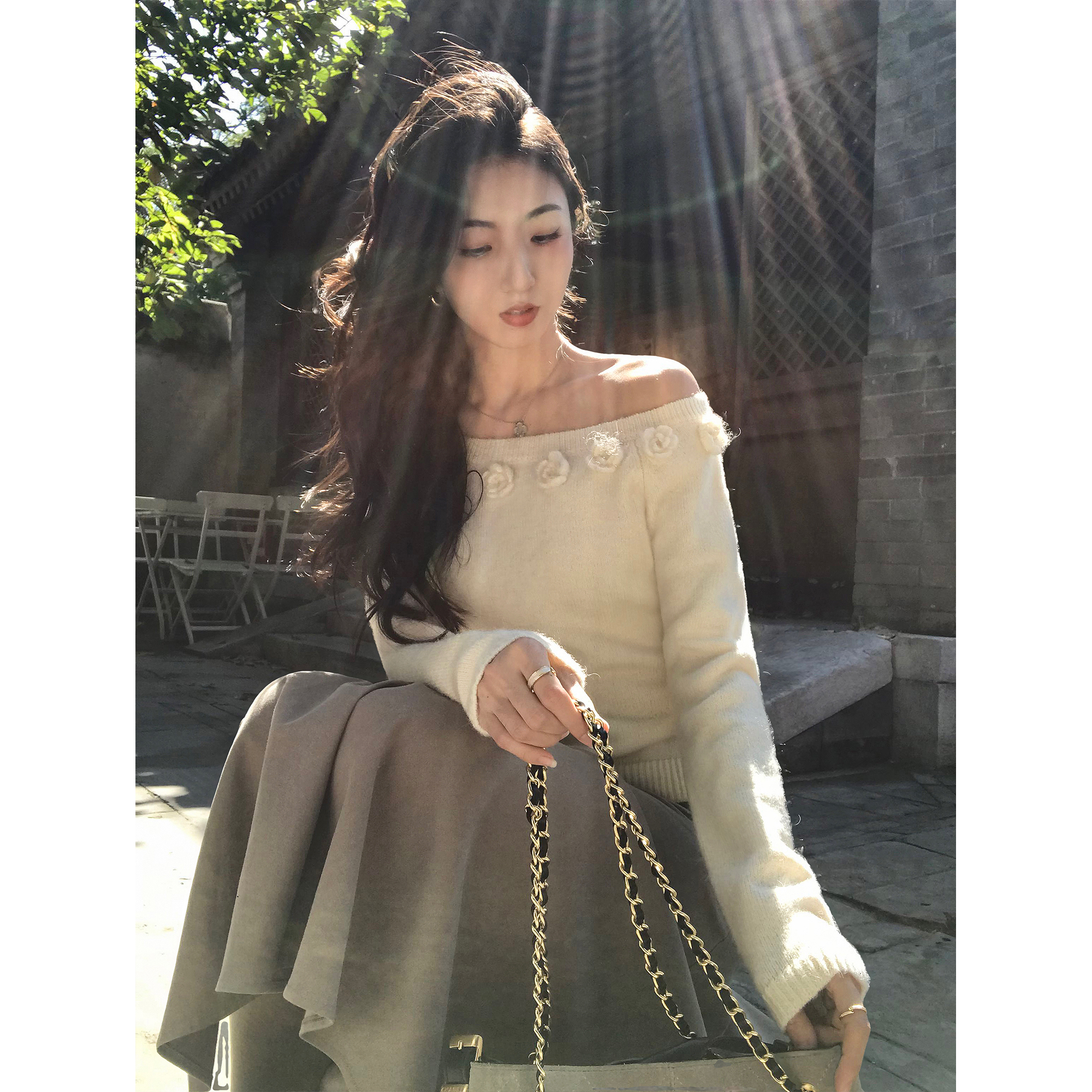 立体花朵露肩毛衣女气质斜肩上衣