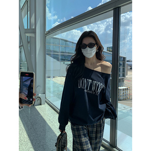 字母印花露肩长袖 纽约速报 T恤女宽松上衣 现货7折 MULVAN