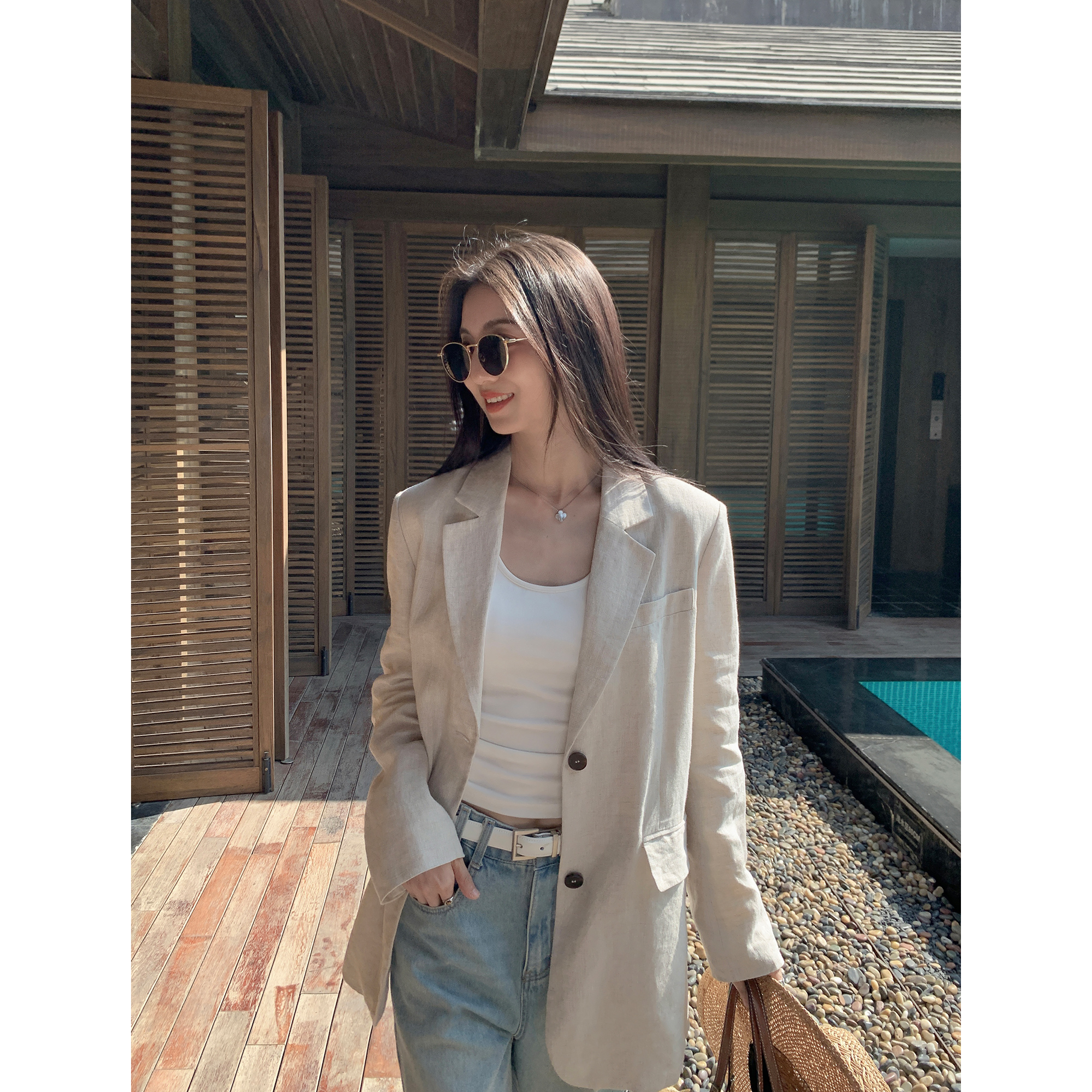 轻薄亚麻后开叉西装外套女