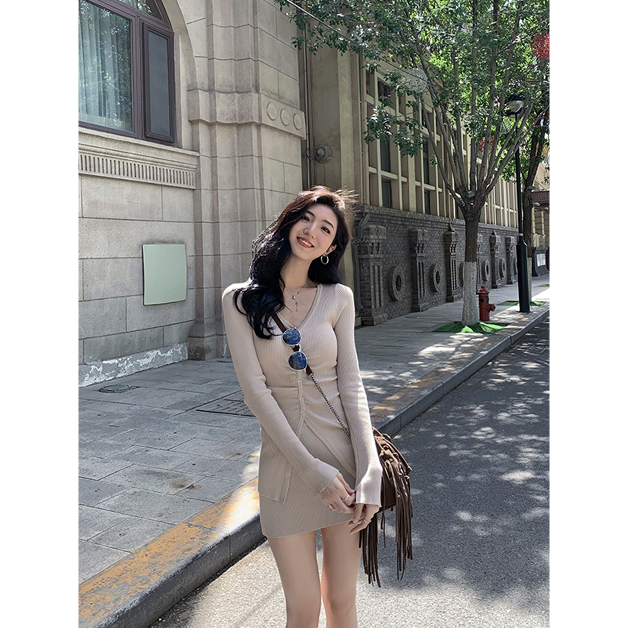 设计感v领针织上衣修身显瘦