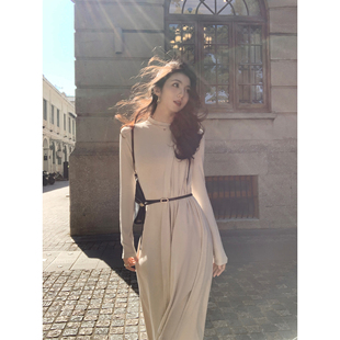 MULVAN 半高领长袖 针织连衣裙女设计感开叉修身 气质长裙 心动缪斯