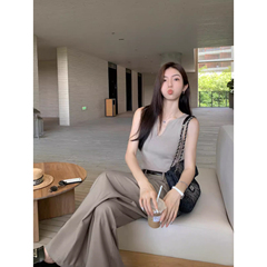 MULVAN 黑色v领针织衫背心女设计感小众修身短款褶皱别致无袖上衣