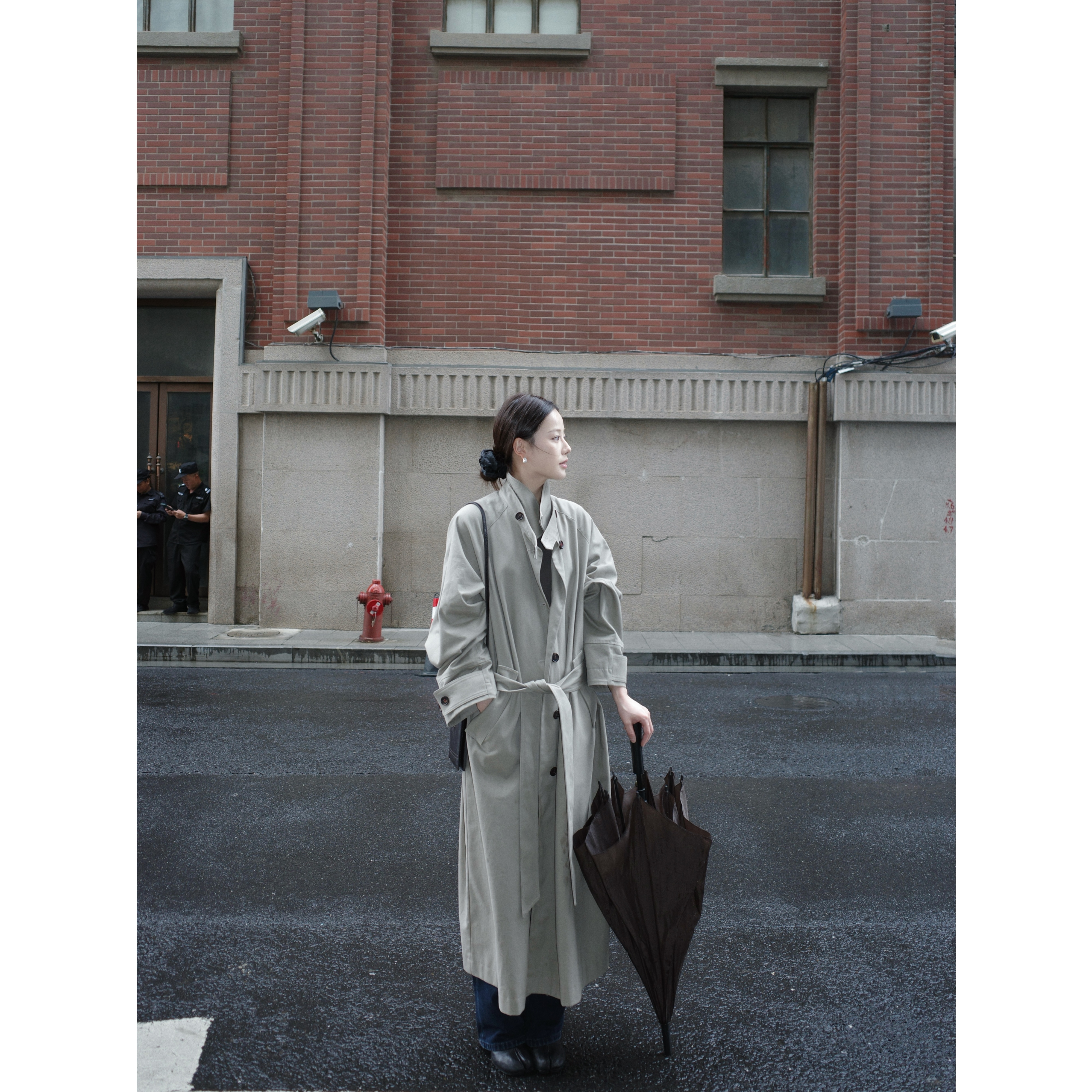 ZHONG HE· 滕捣捣 25秋新款清冷复古立领廓形绑带长风衣外套女