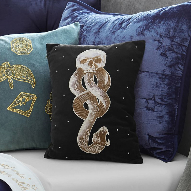 代购pbteen联名哈利波特周边黑魔标记黑色纯棉天鹅绒枕套抱枕靠枕