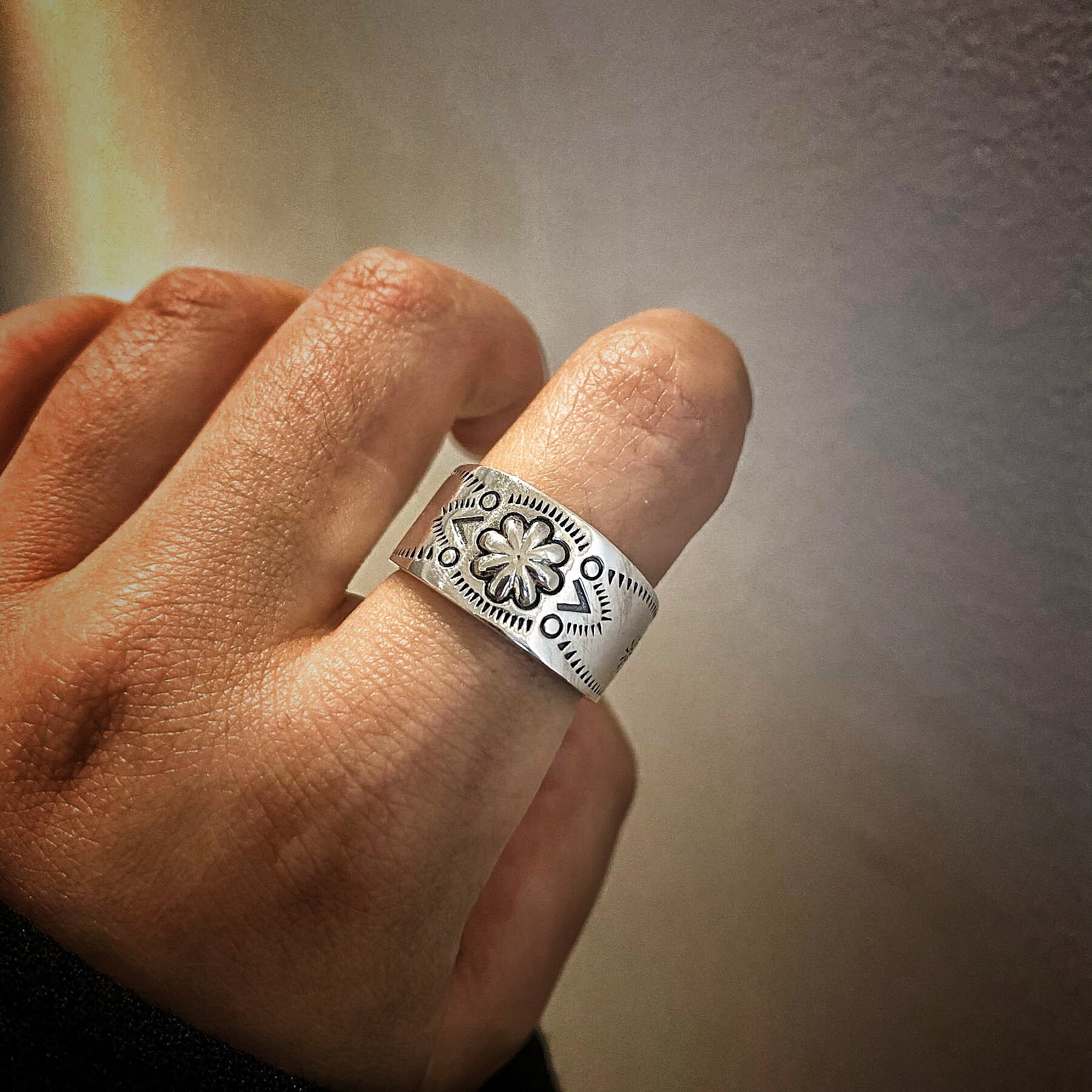 HAND-MADE S  HAND-CHISELED FLOWER OPENING RING RING AMERICAN INDIAN NAVAJO TOTEM SCARF SCARF BUCKLE