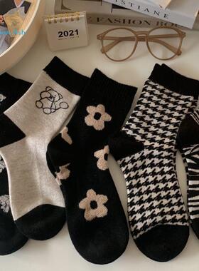 黑色花朵袜子女秋冬季中筒袜日系可爱小熊格纹保暖堆堆袜春秋款