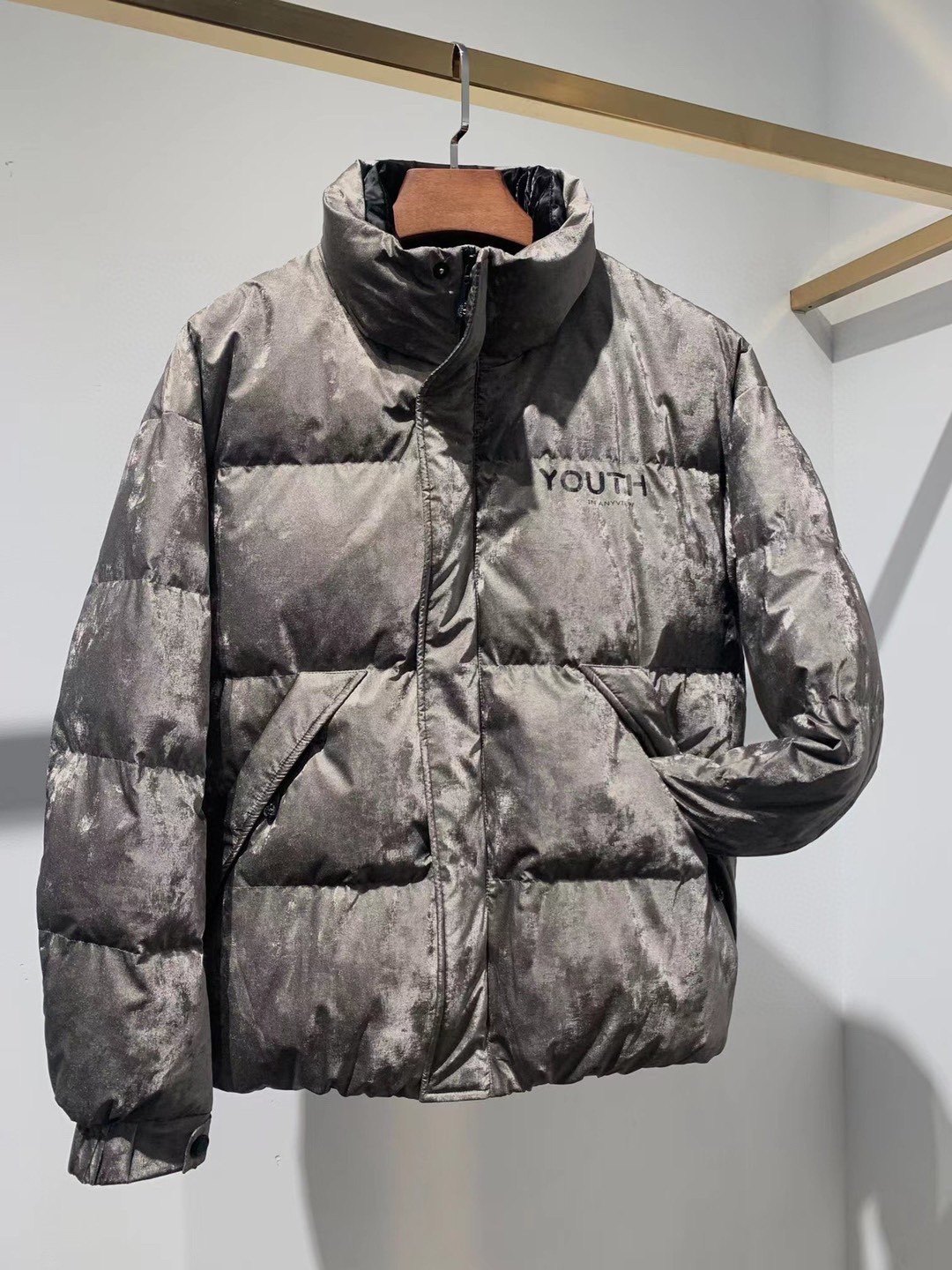 咿呀好姐妹 男装 白鸭绒高档金丝绒羽绒夹克棉服外套