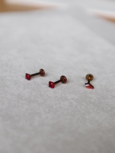钛合金耳钉复古铜色红锆石水晶耳骨钉万圣节mini耳饰