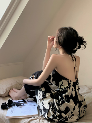 Real shooting and real price in the summer of 2022, the new style is pure desire, high waist, thin, hanging neck, backless bandage dress, female