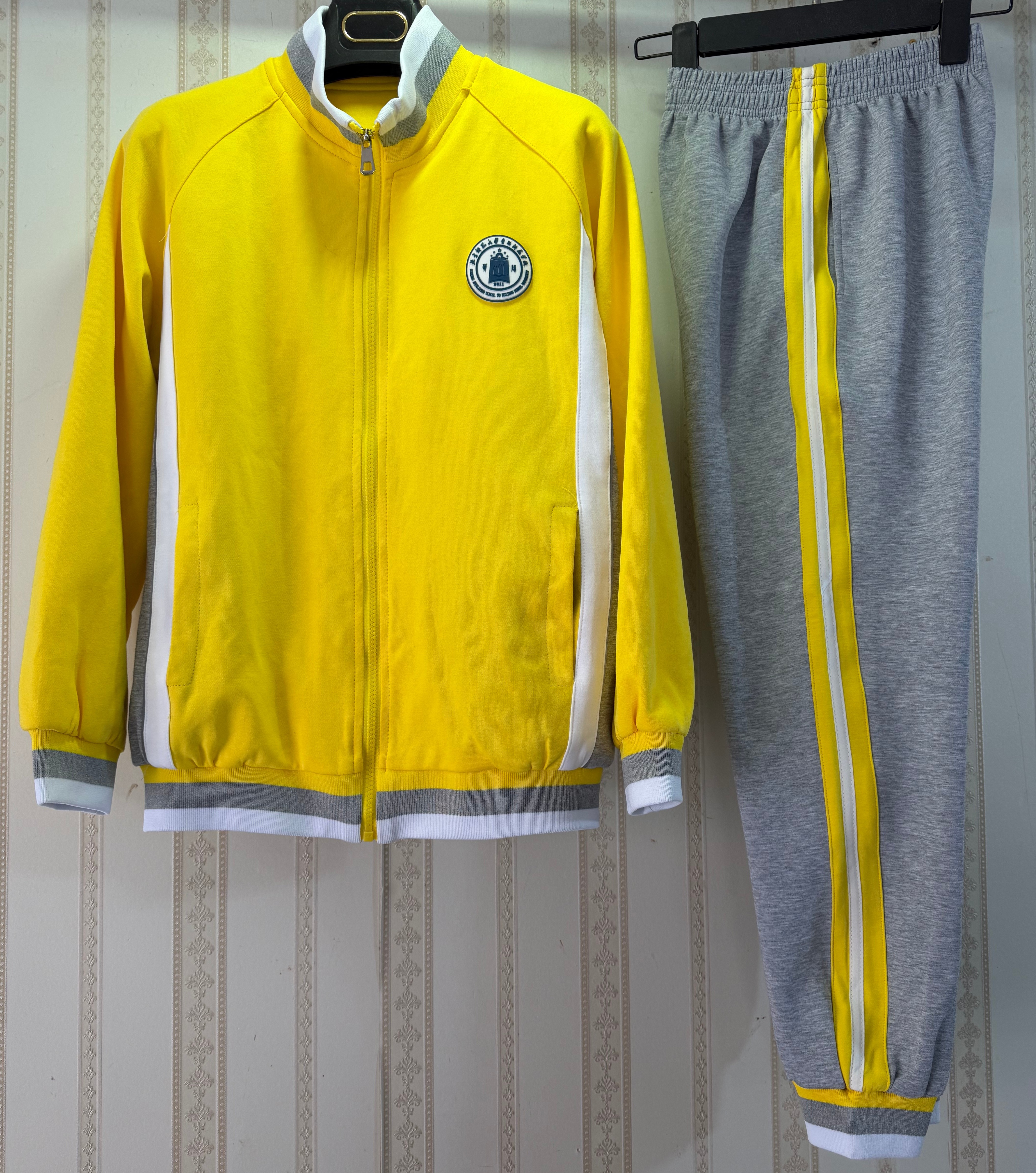 新款北师大贵阳附小校服春秋校服外套加绒加厚外套 来图一件起订 - 实物图