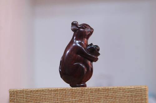 海南黄花梨老料紫油梨可爱的鼠鼠木雕摆件