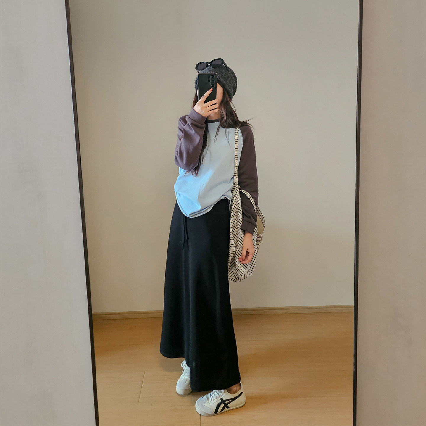 运动半身裙秋季新款高腰直筒开叉a字半裙垂坠感卫裙长裙子黑灰色