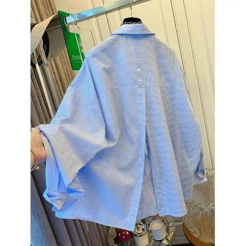 European Retro Blue Striped Women's Clothing Design With Rea