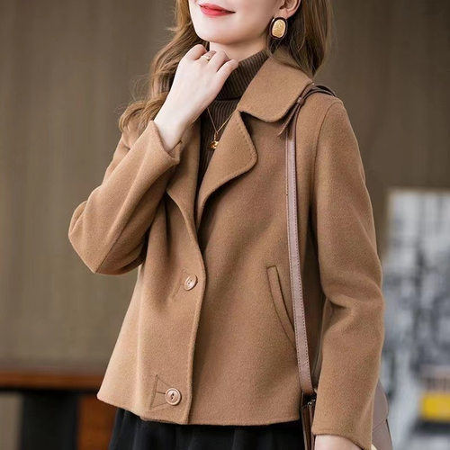 Women's Short Double-sided Woolen at For Small People, rendy