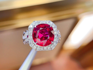 18k金镶嵌天然圆形卢比来戒指女款情人节生日礼物4克拉