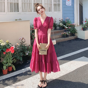 茶歇法式温柔风火龙果色v领连衣裙女夏海边度假森系甜妹绝美长裙图片