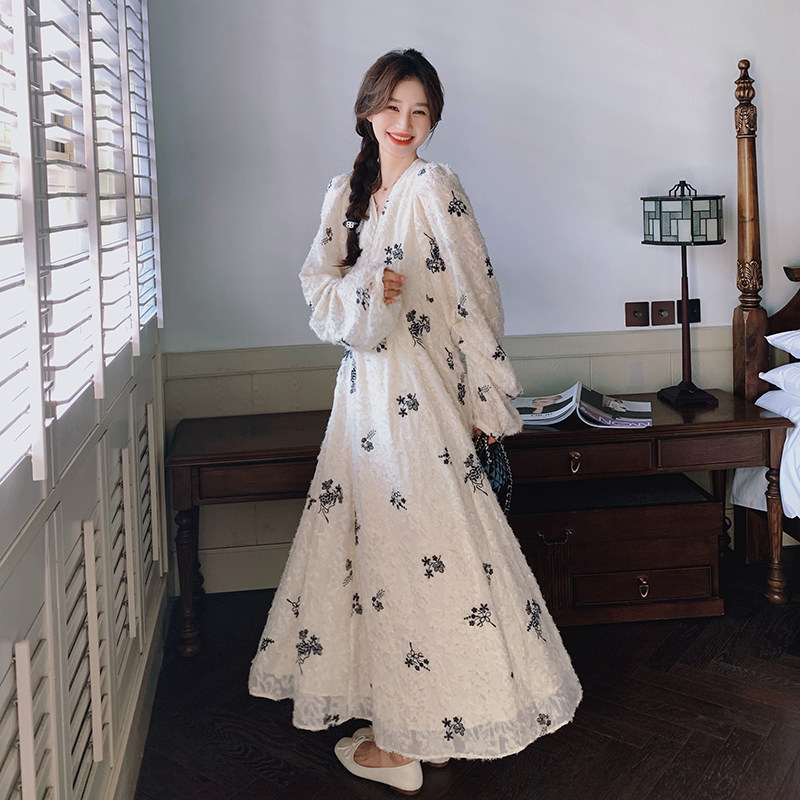 高级感超仙高腰显瘦气质长裙女春秋新款温柔法式泡泡袖碎花连衣裙图片
