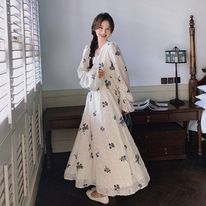 高级感超仙高腰显瘦气质长裙女春秋新款温柔法式泡泡袖碎花连衣裙图片