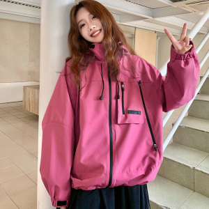多巴胺穿搭火龙果色冲锋衣外套女春秋户外爬山工装夹克玫红登山服图片