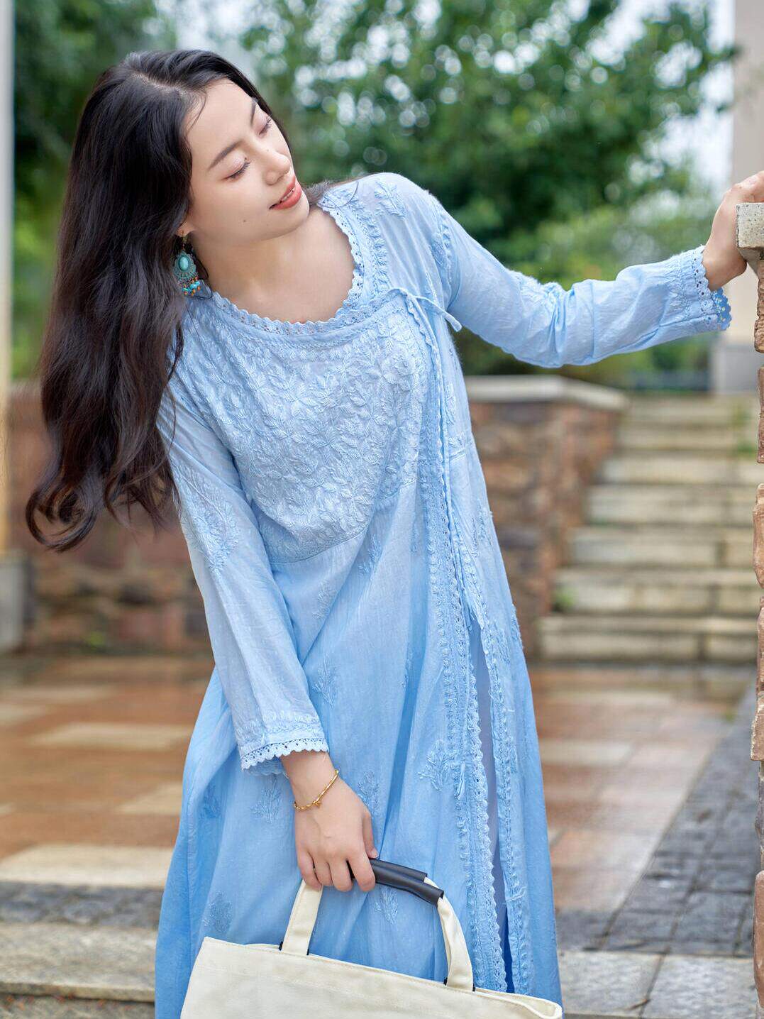 B1-1-2 INDIAN COSTUMES ETHNIC STYLE MEDIUM LENGTH COTTON GRADIENT SKY BLUE HAND-EMBROIDERED THIN ROBES SPRING AND SUMMER
